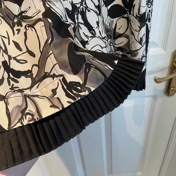 100% SILK black and white floral pleated skirt - Picture 3 of 4